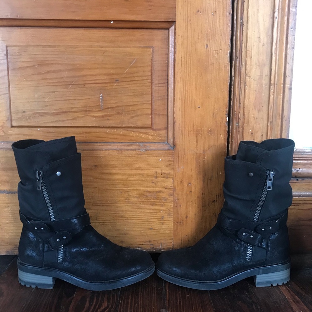 Black women’s boots.